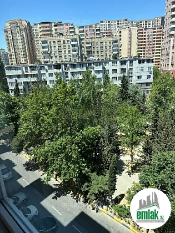 Satılır 3 otaqlı köhnə tikili 90 m²