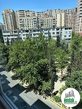Satılır 3 otaqlı köhnə tikili 90 m²