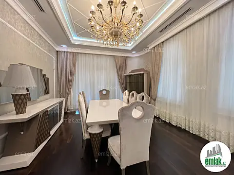 Satılır 8 otaqlı həyət evi 1000 m²