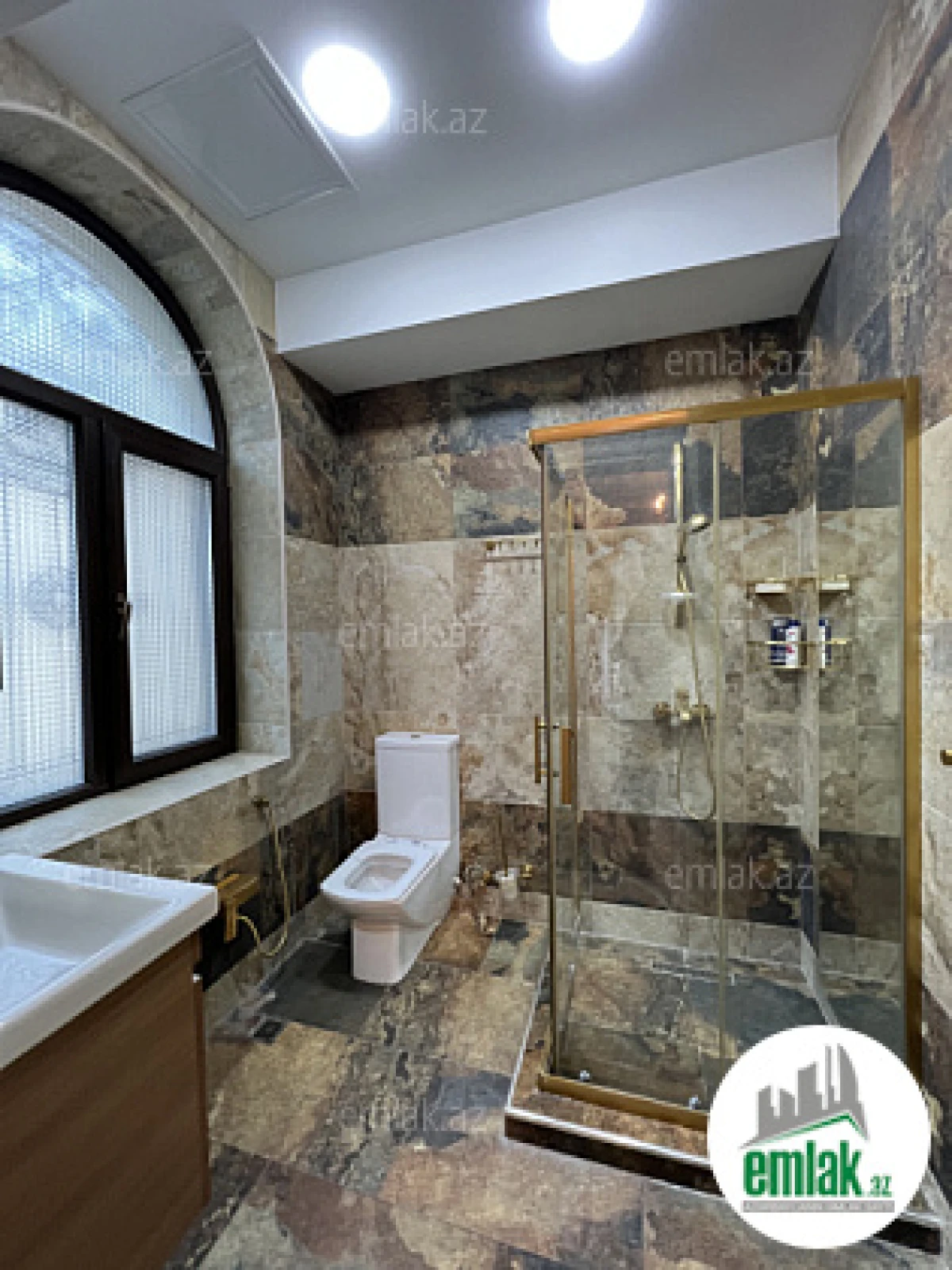 Satılır 8 otaqlı həyət evi 1000 m²