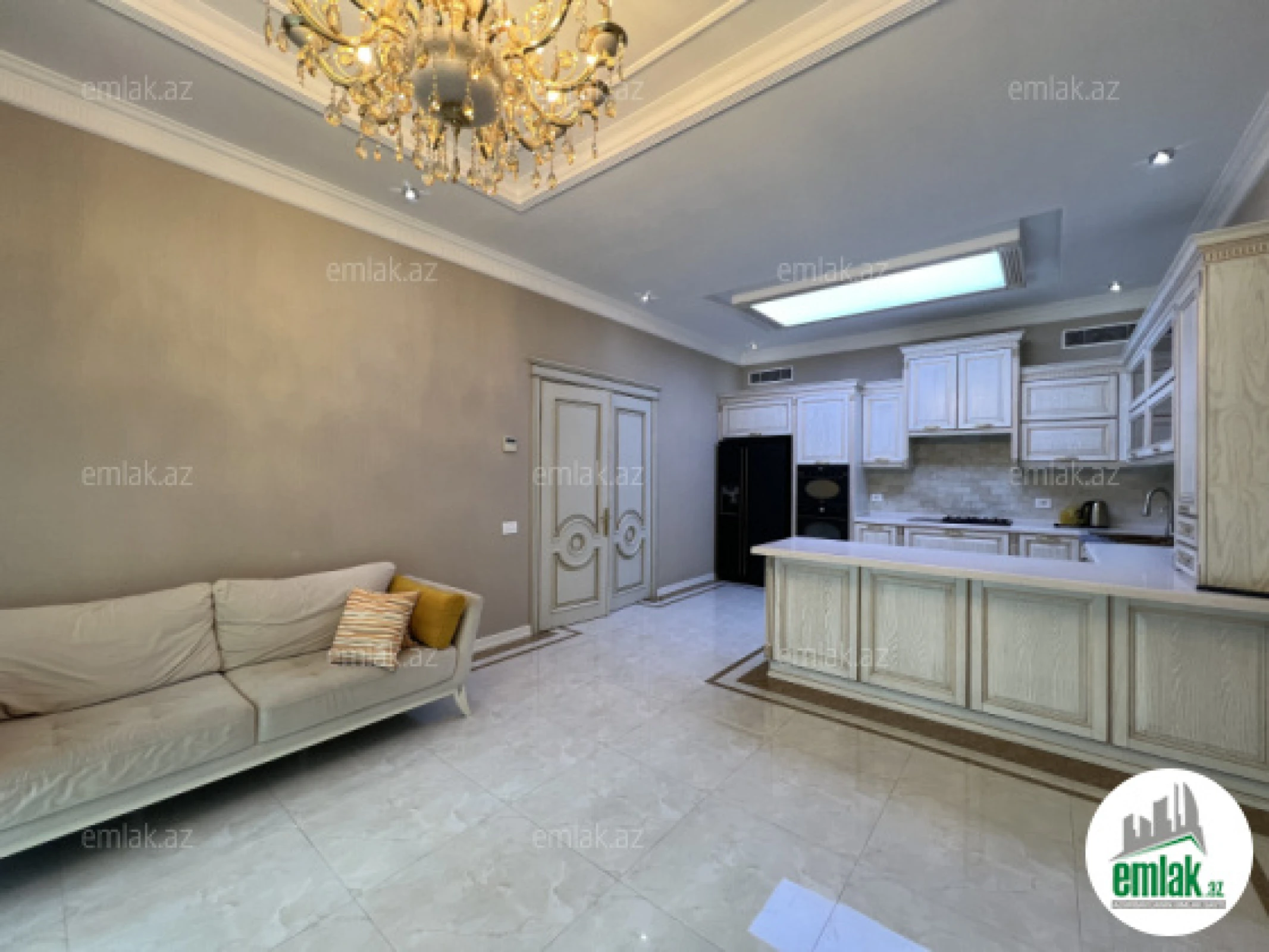 Satılır 8 otaqlı həyət evi 1000 m²