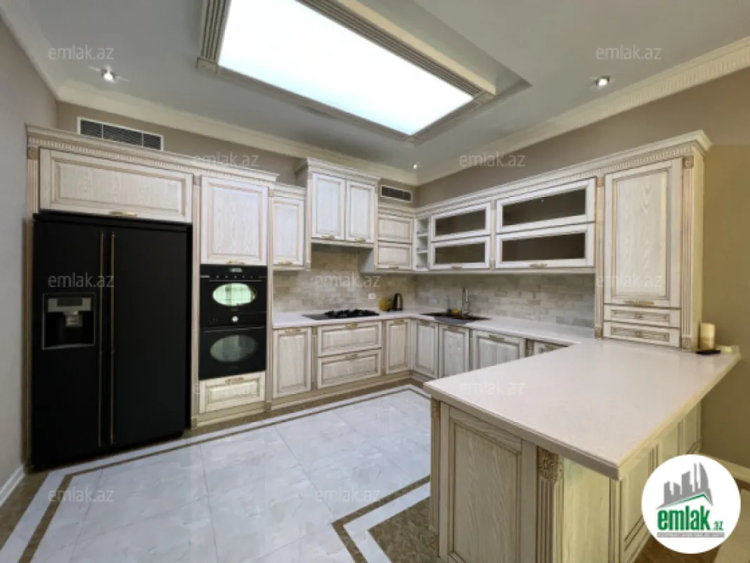 Satılır 8 otaqlı həyət evi 1000 m²