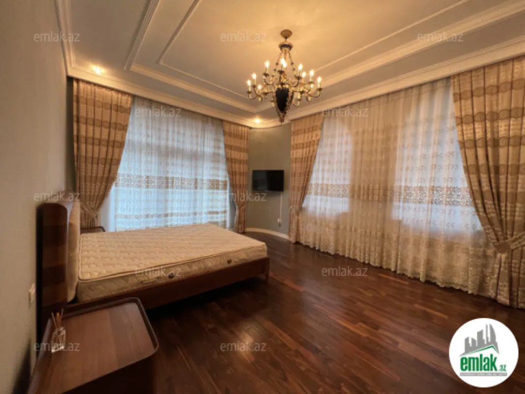 Satılır 8 otaqlı həyət evi 1000 m²