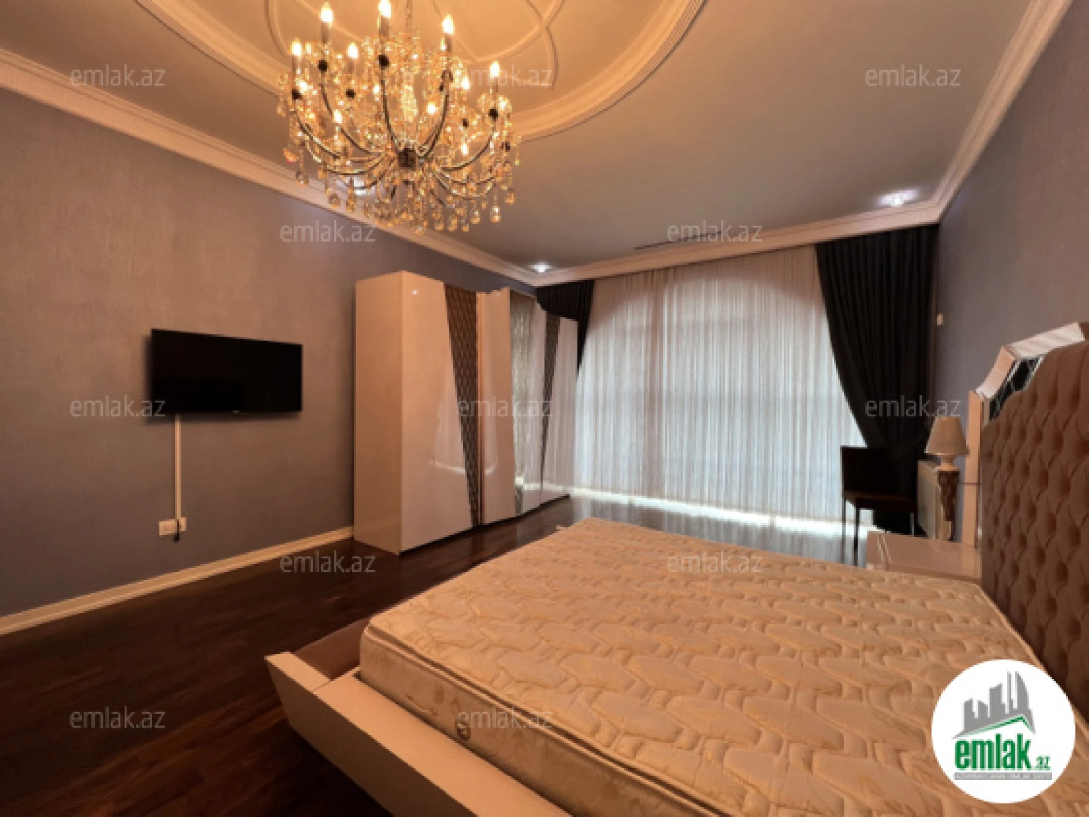 Satılır 8 otaqlı həyət evi 1000 m²