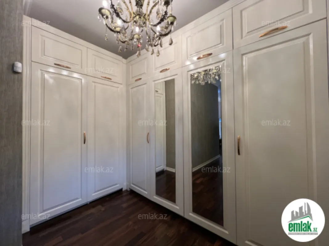 Satılır 8 otaqlı həyət evi 1000 m²