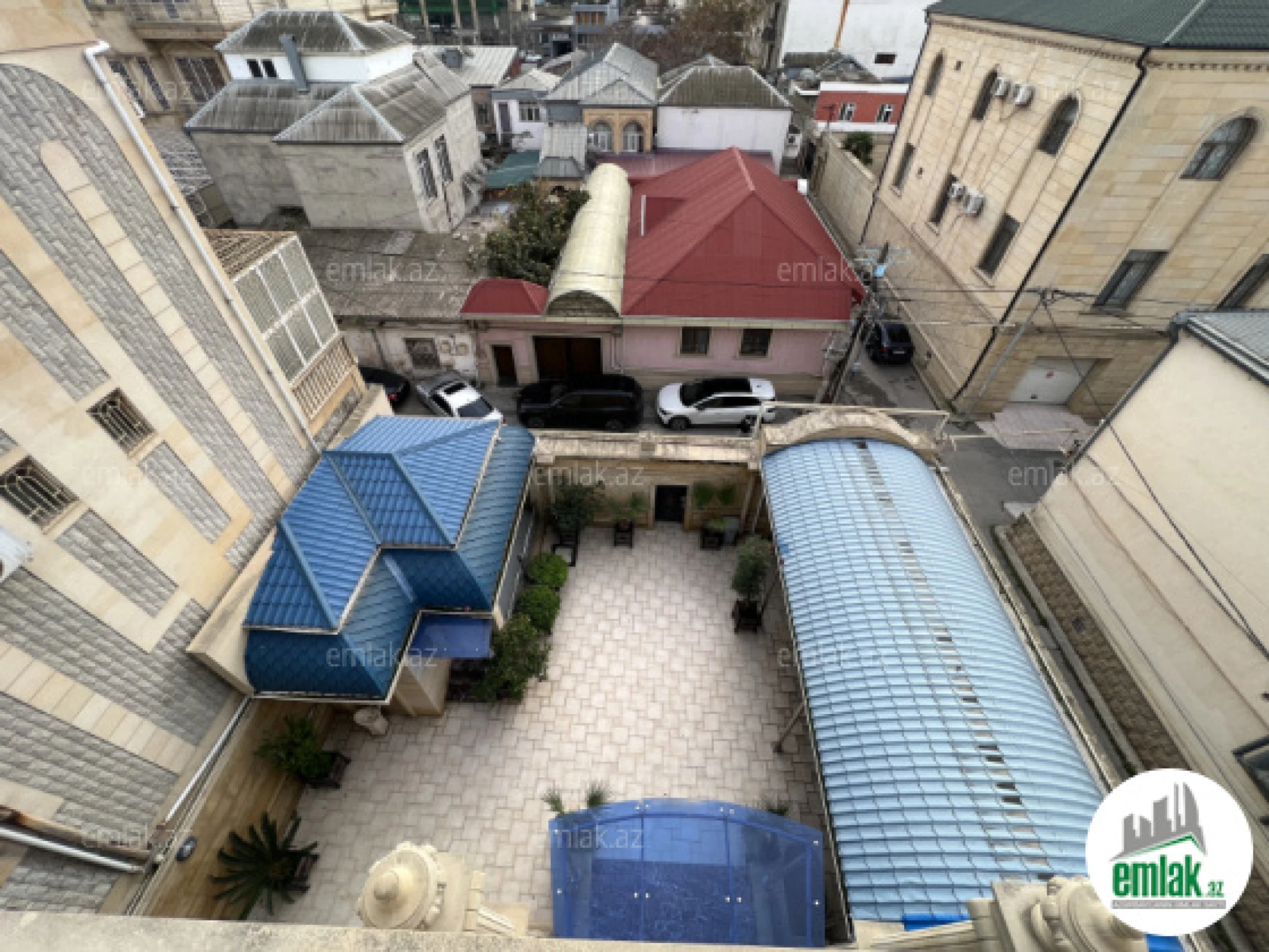 Satılır 8 otaqlı həyət evi 1000 m²