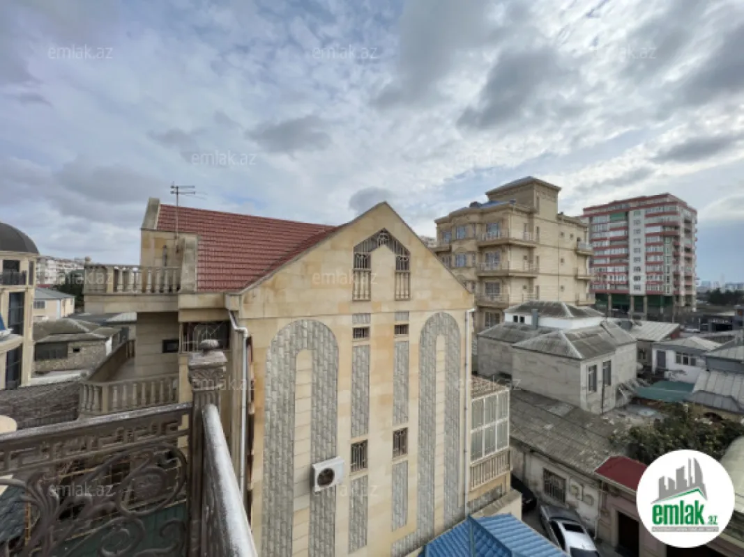 Satılır 8 otaqlı həyət evi 1000 m²