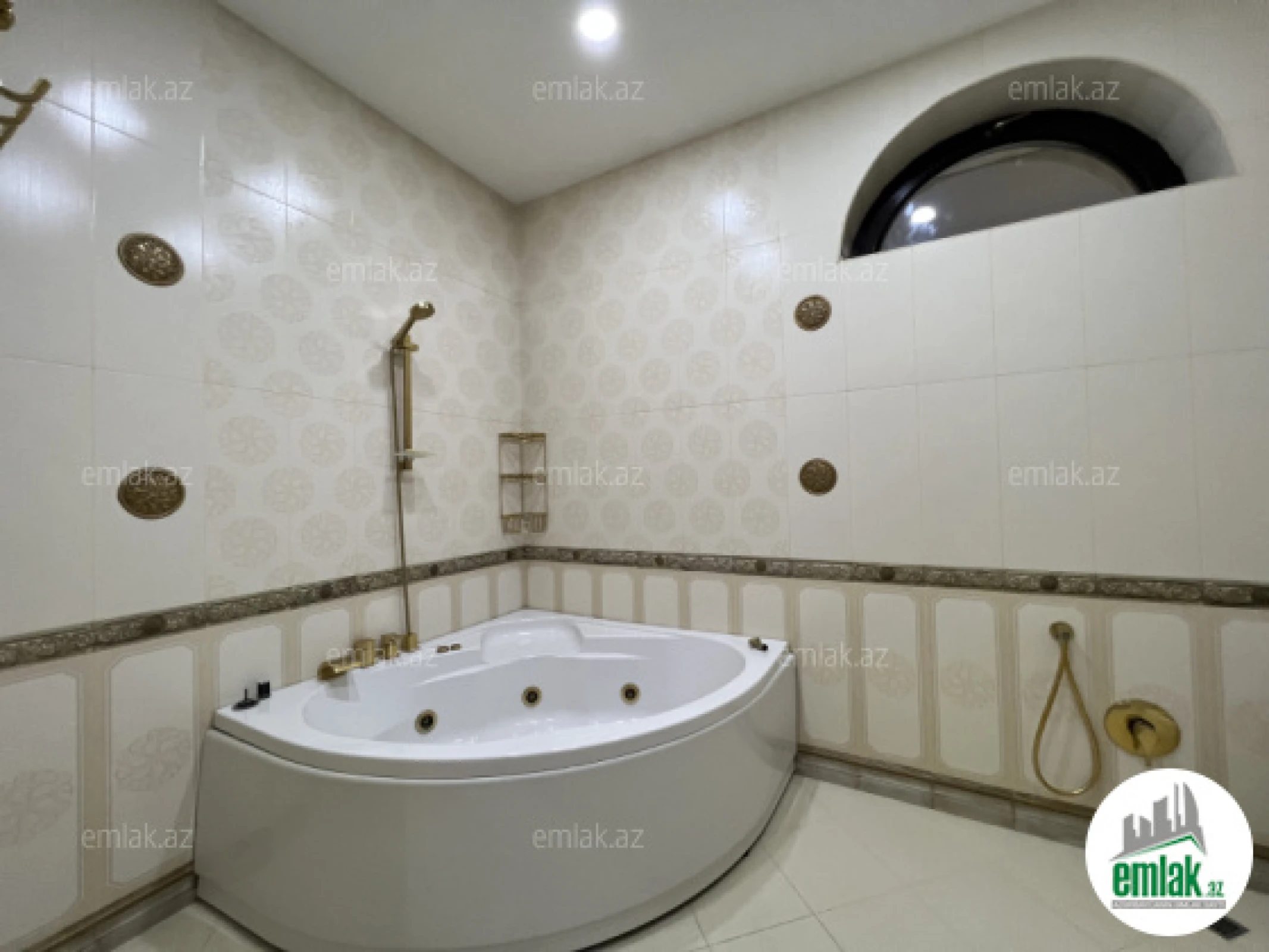 Satılır 8 otaqlı həyət evi 1000 m²