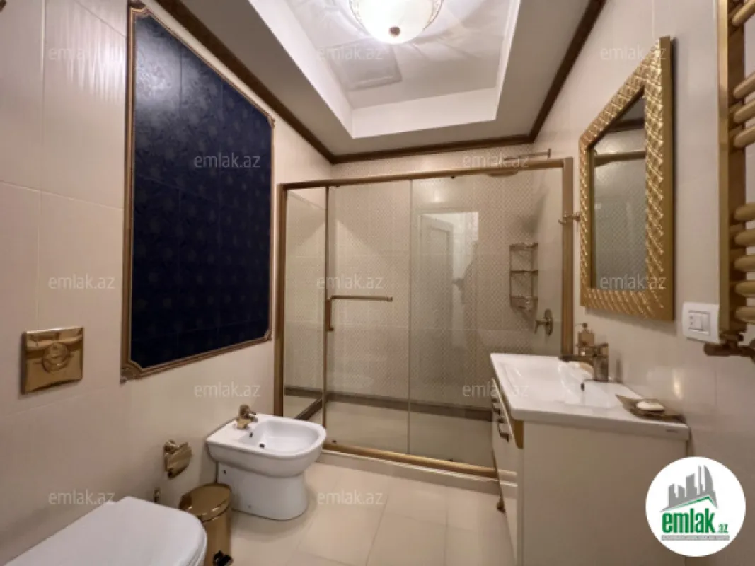 Satılır 8 otaqlı həyət evi 1000 m²