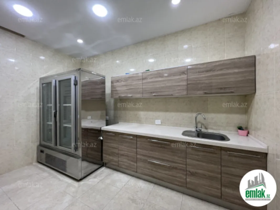 Satılır 8 otaqlı həyət evi 1000 m²