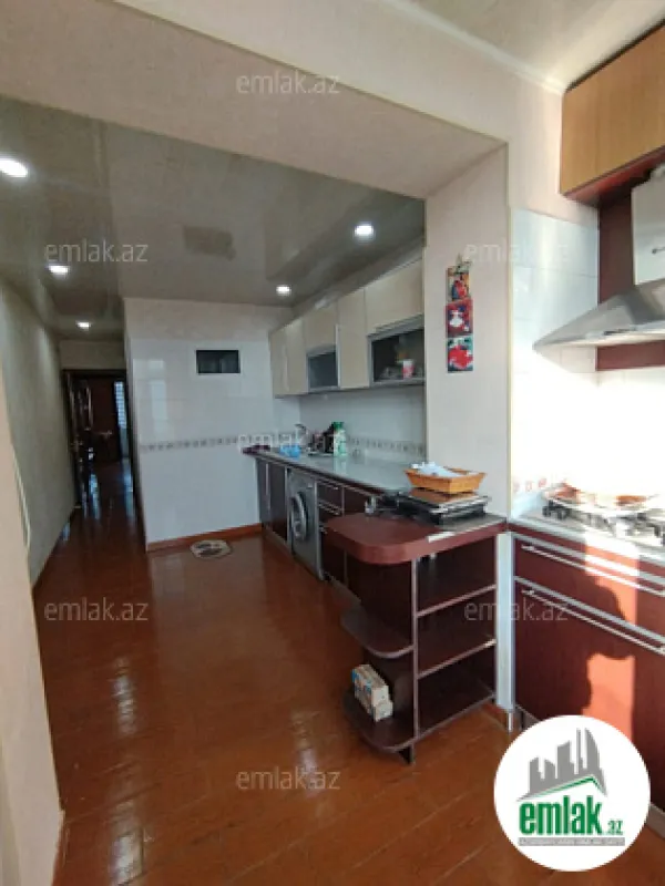 Satılır 5 otaqlı köhnə tikili 130 m²