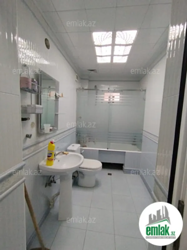 Satılır 5 otaqlı köhnə tikili 130 m²