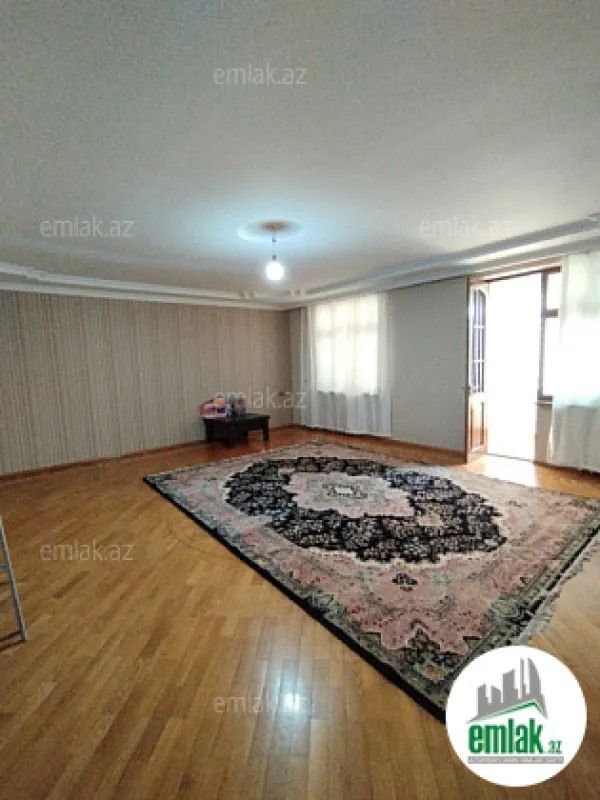 Satılır 5 otaqlı köhnə tikili 130 m²
