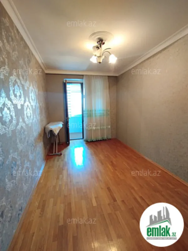 Satılır 5 otaqlı köhnə tikili 130 m²