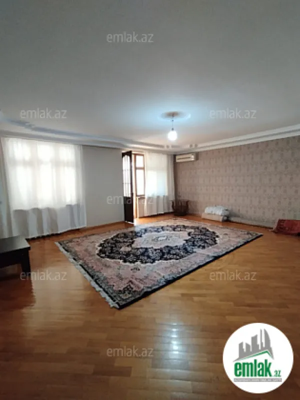 Satılır 5 otaqlı köhnə tikili 130 m²