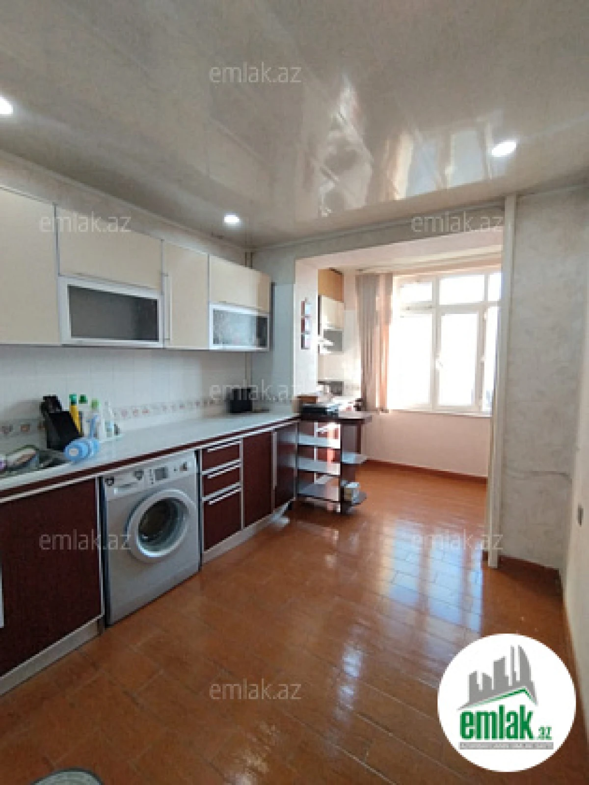 Satılır 5 otaqlı köhnə tikili 130 m²