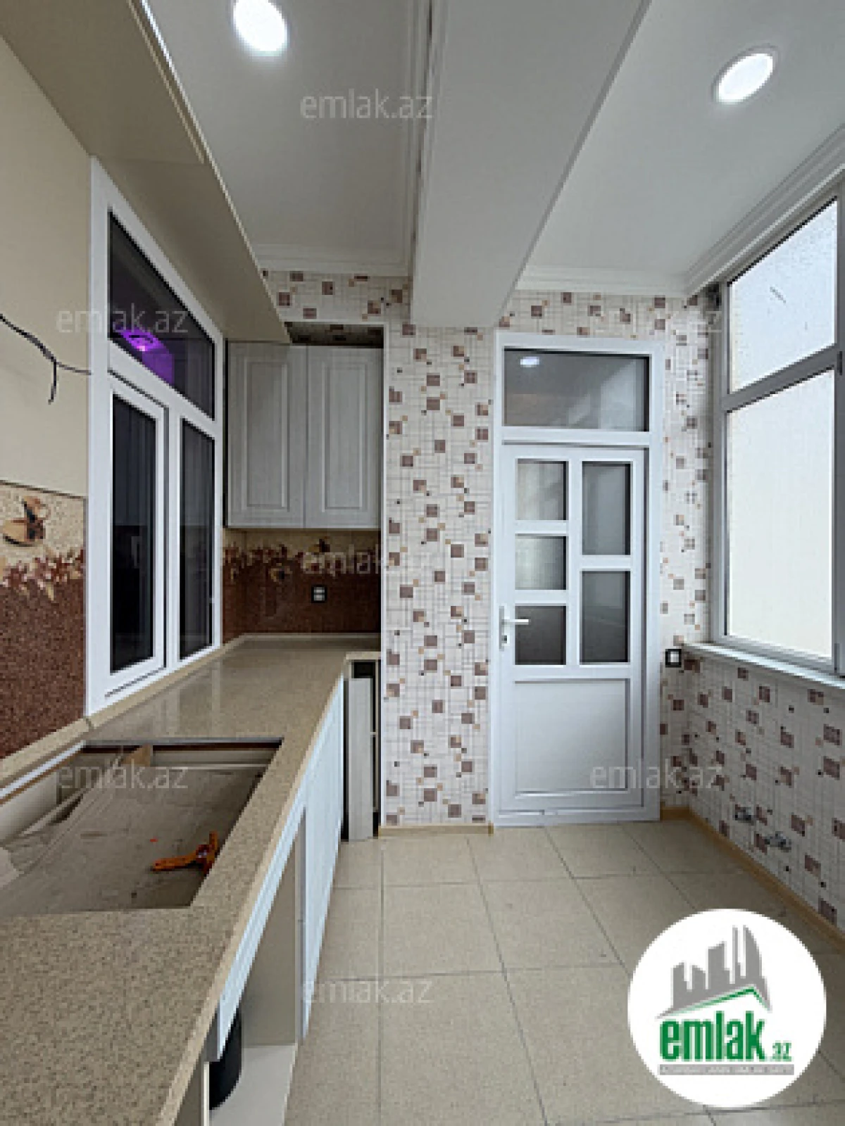Satılır 3 otaqlı yeni tikili 75 m²