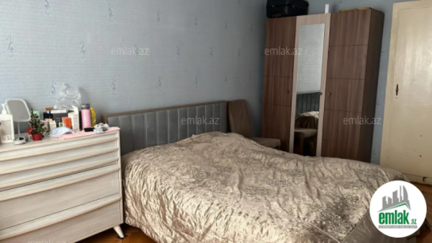 Satılır 3 otaqlı köhnə tikili 70 m²