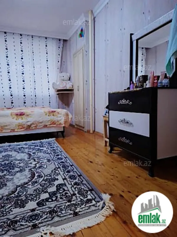 Satılır 3 otaqlı köhnə tikili 70 m²