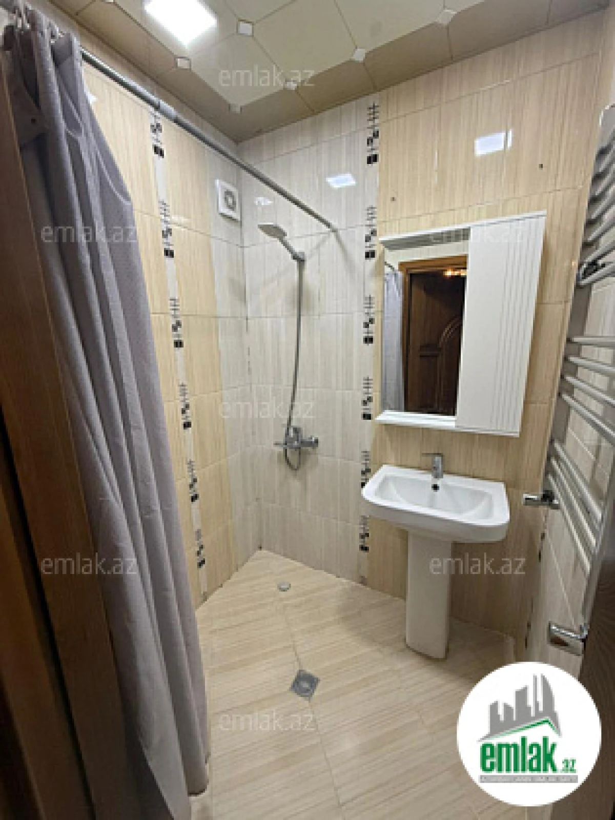 Satılır 3 otaqlı yeni tikili 75 m²