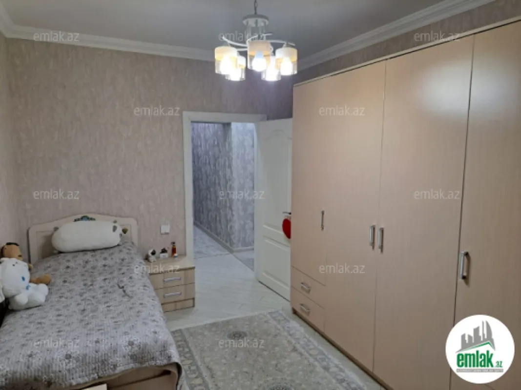 Satılır 4 otaqlı köhnə tikili 100 m²