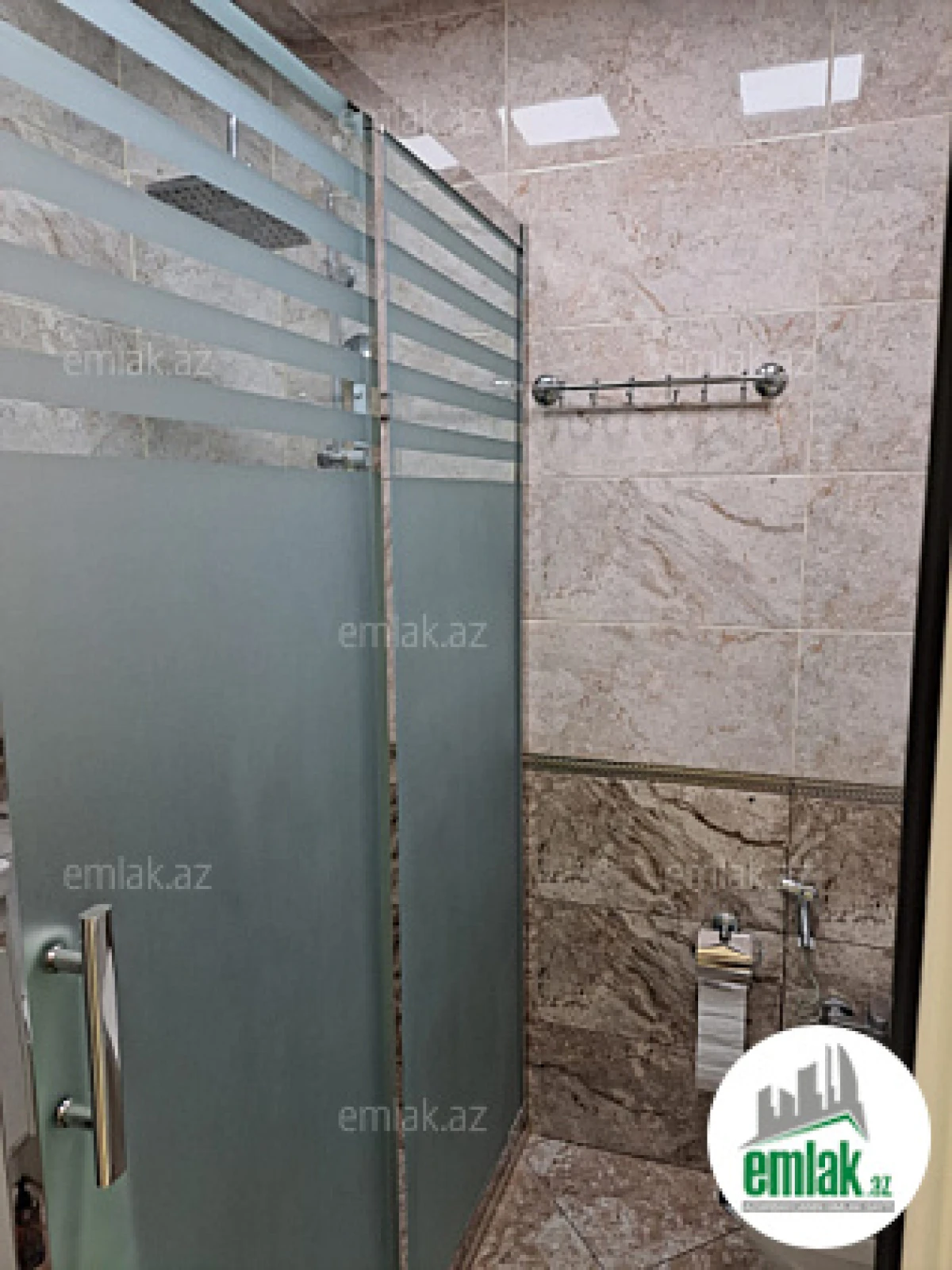 Satılır 4 otaqlı köhnə tikili 100 m²