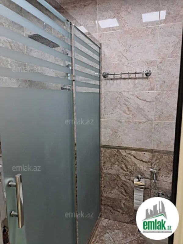 Satılır 4 otaqlı köhnə tikili 100 m²