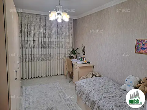 Satılır 4 otaqlı köhnə tikili 100 m²