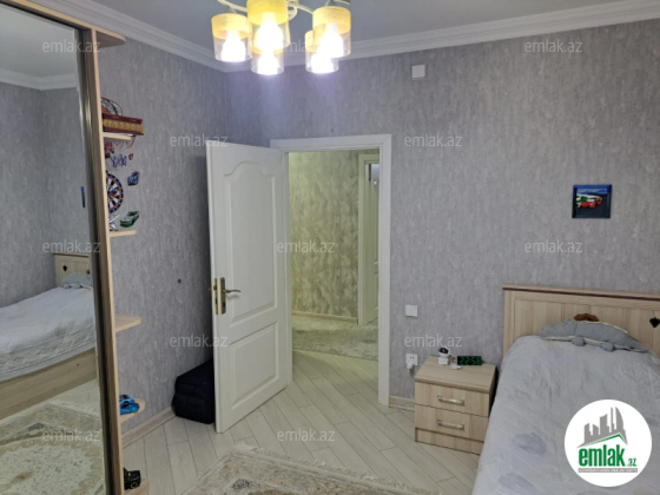 Satılır 4 otaqlı köhnə tikili 100 m²