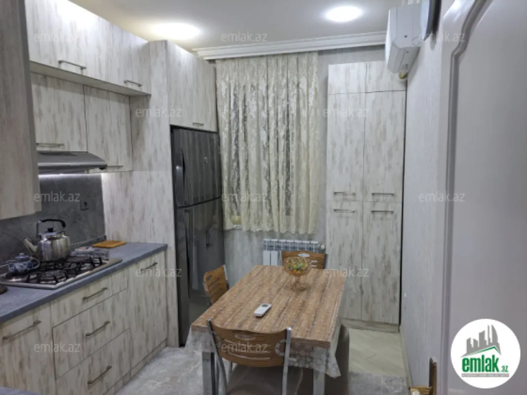 Satılır 4 otaqlı köhnə tikili 100 m²