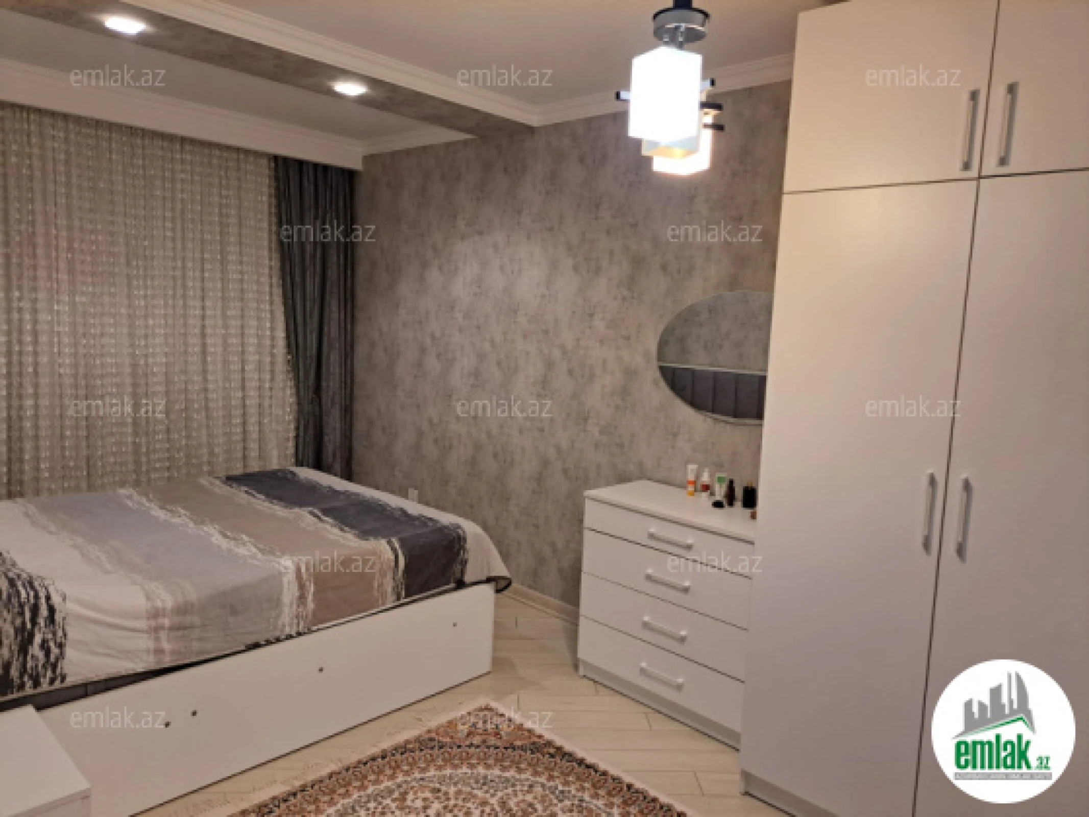 Satılır 4 otaqlı köhnə tikili 100 m²