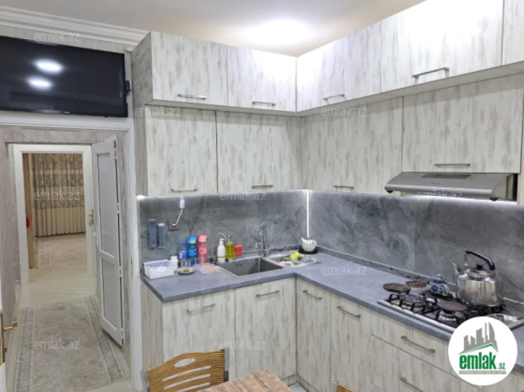 Satılır 4 otaqlı köhnə tikili 100 m²