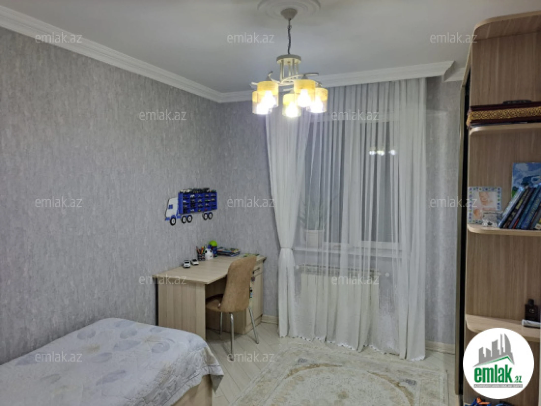 Satılır 4 otaqlı köhnə tikili 100 m²