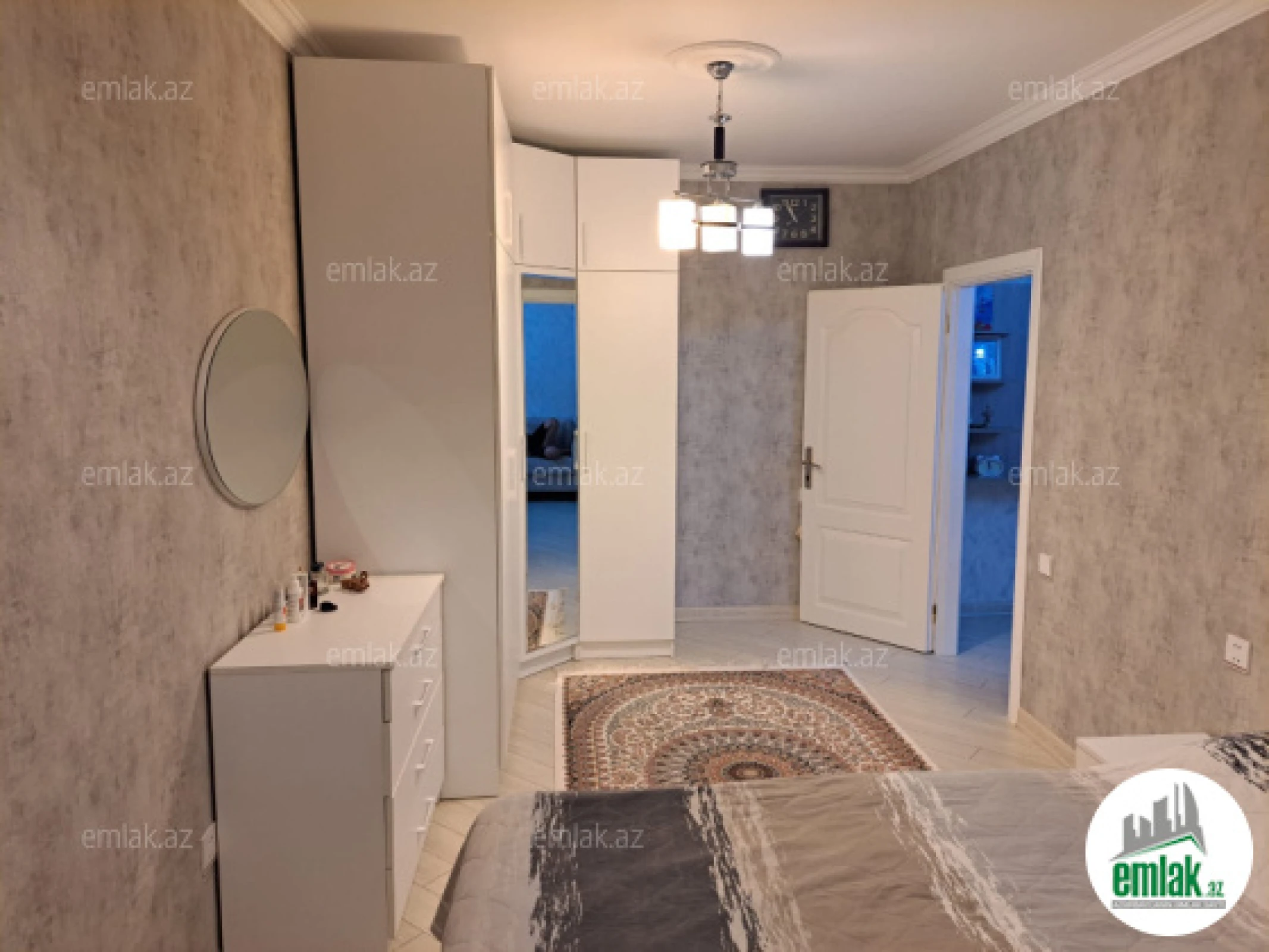 Satılır 4 otaqlı köhnə tikili 100 m²