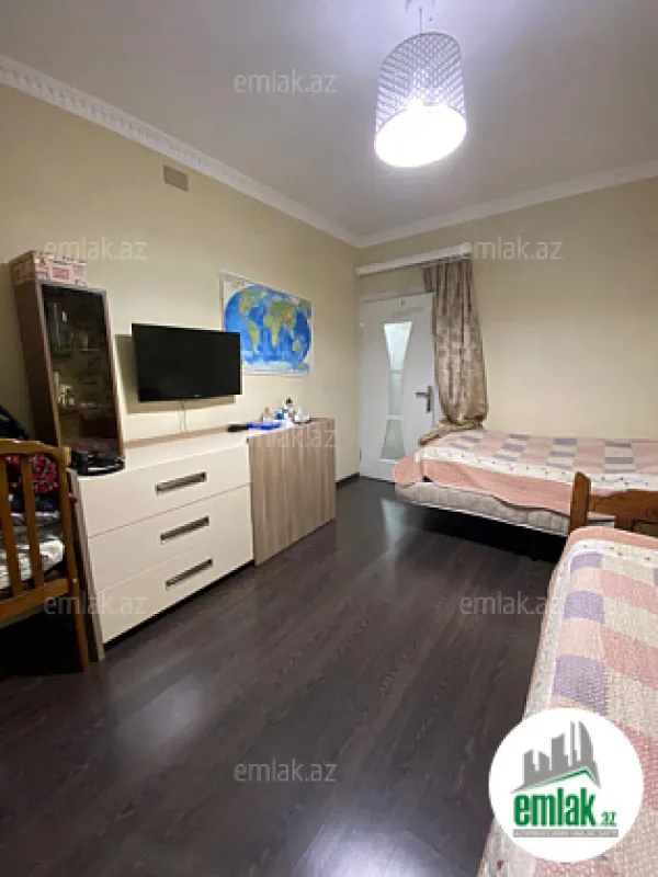Satılır 5 otaqlı köhnə tikili 110 m²