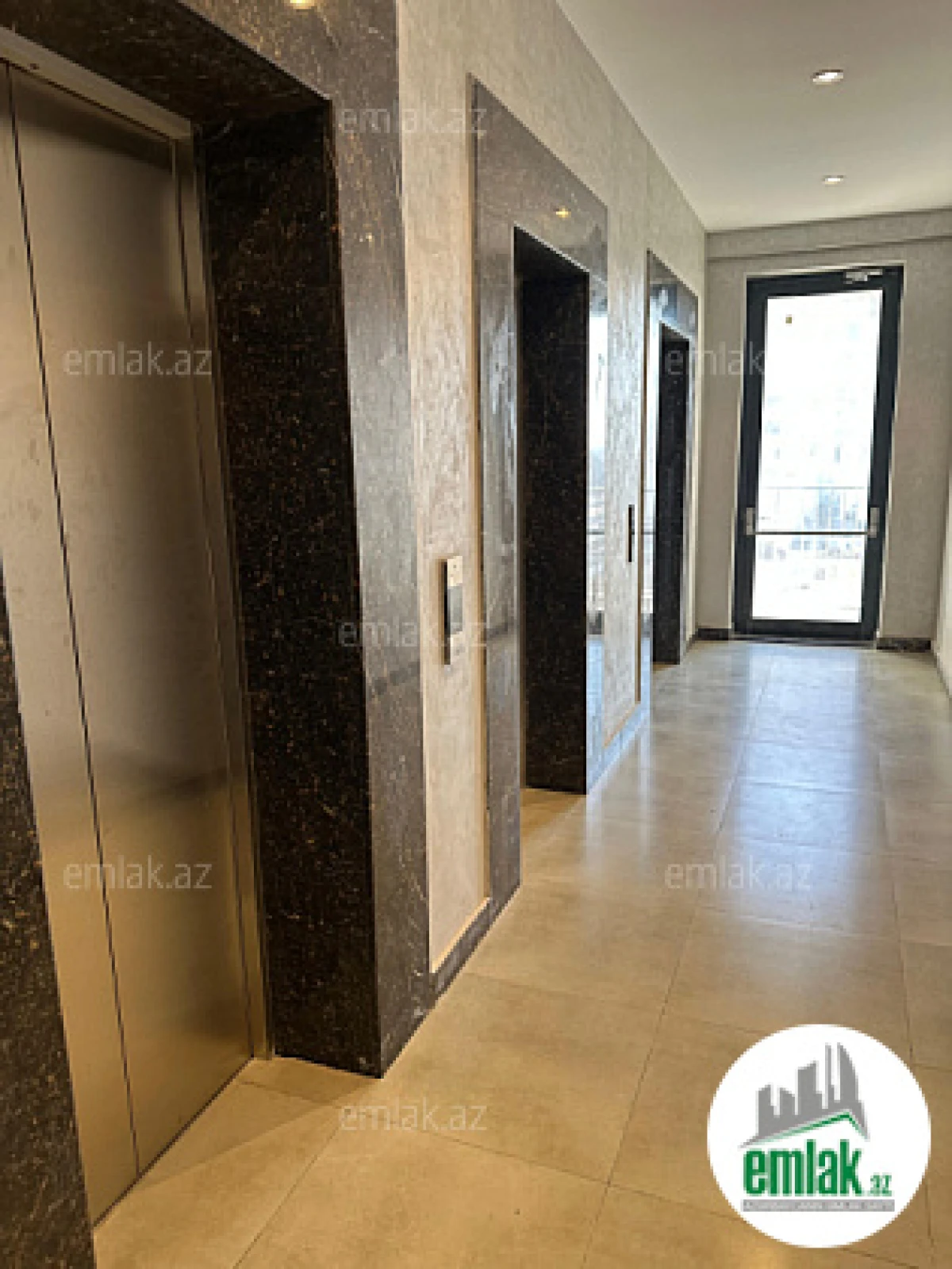 Satılır 3 otaqlı yeni tikili 137 m²