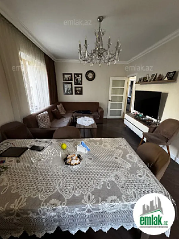 Satılır 5 otaqlı köhnə tikili 97 m²
