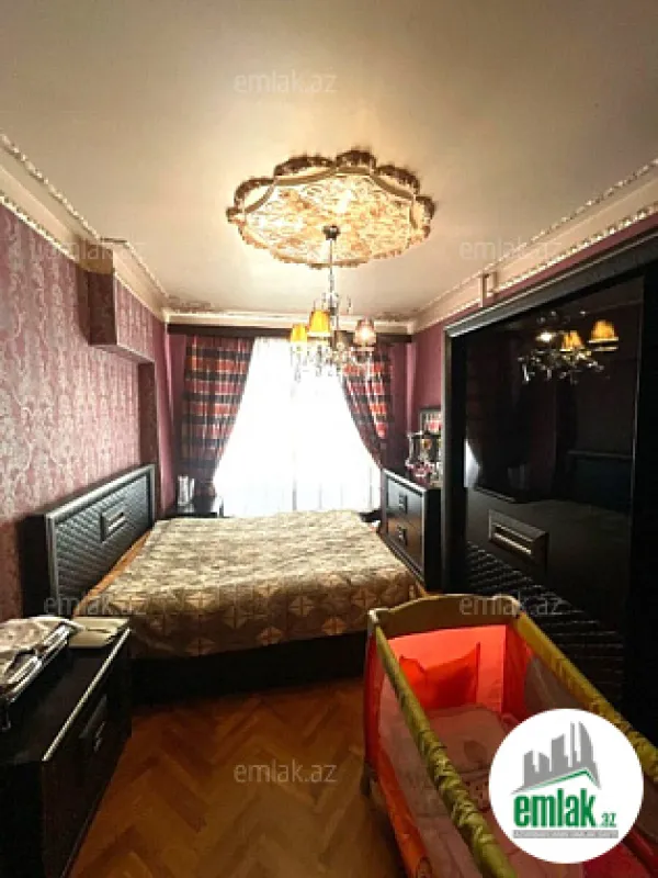 Satılır 5 otaqlı köhnə tikili 125 m²