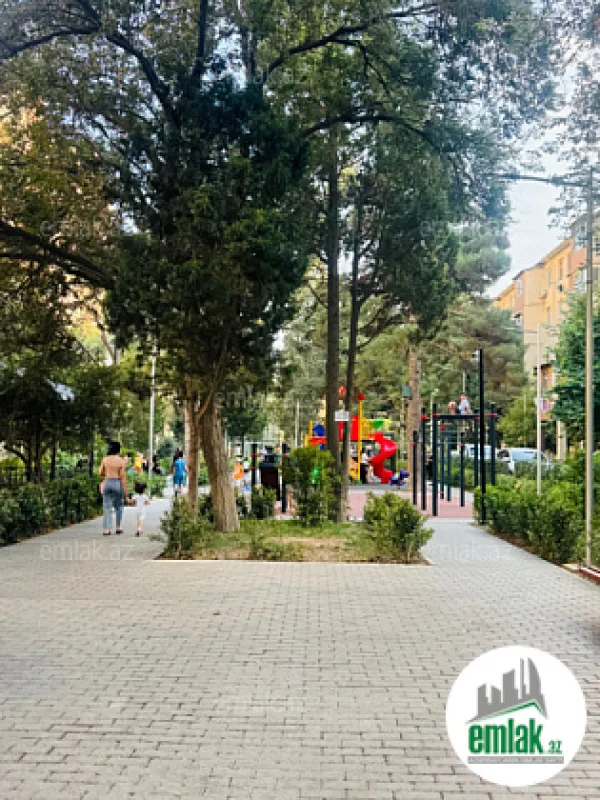 Satılır 3 otaqlı köhnə tikili 80 m²