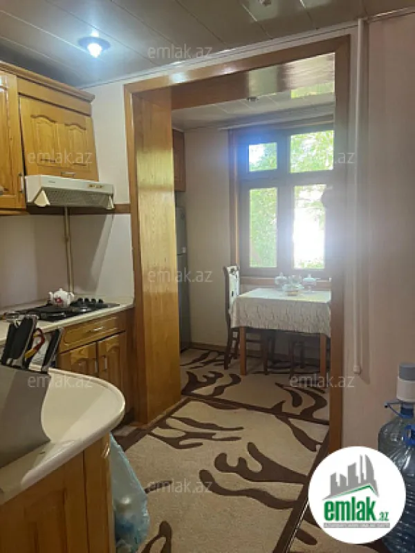 Satılır 3 otaqlı köhnə tikili 80 m²