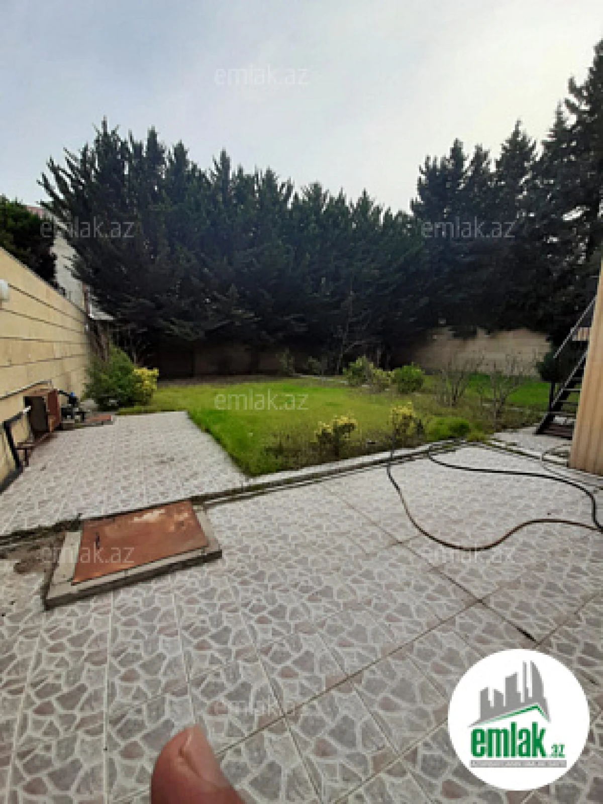 Satılır 8 otaqlı həyət evi 670 m²