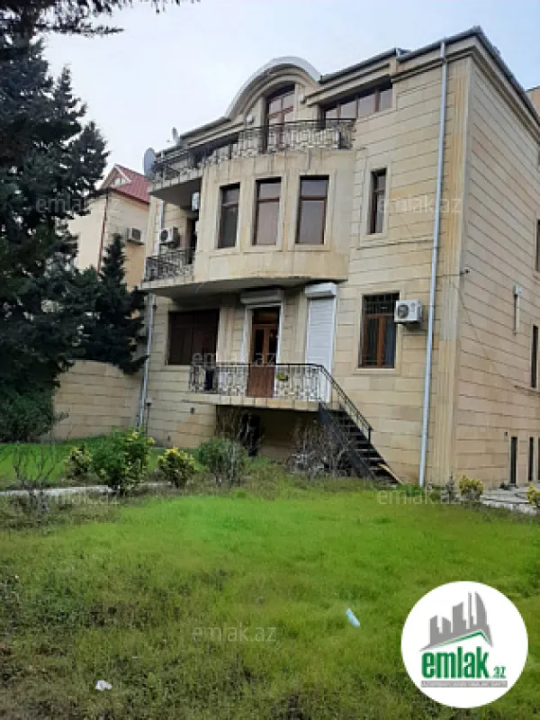 Satılır 8 otaqlı həyət evi 670 m²