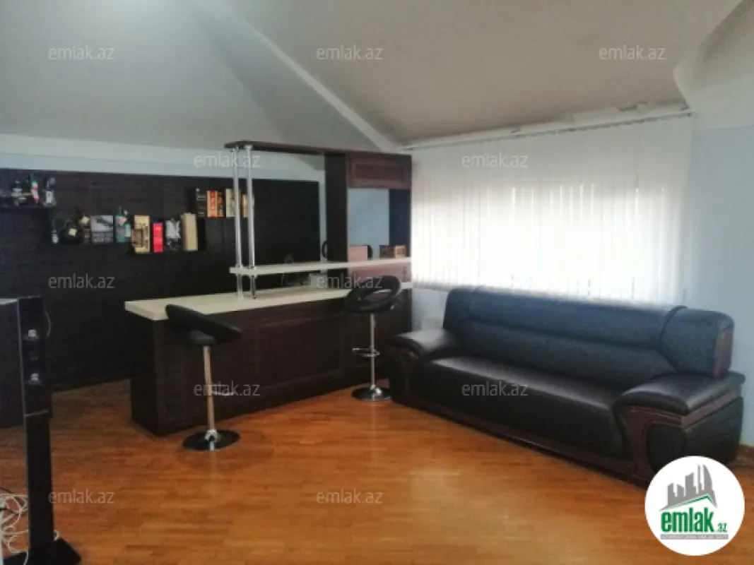 Satılır 8 otaqlı həyət evi 670 m²