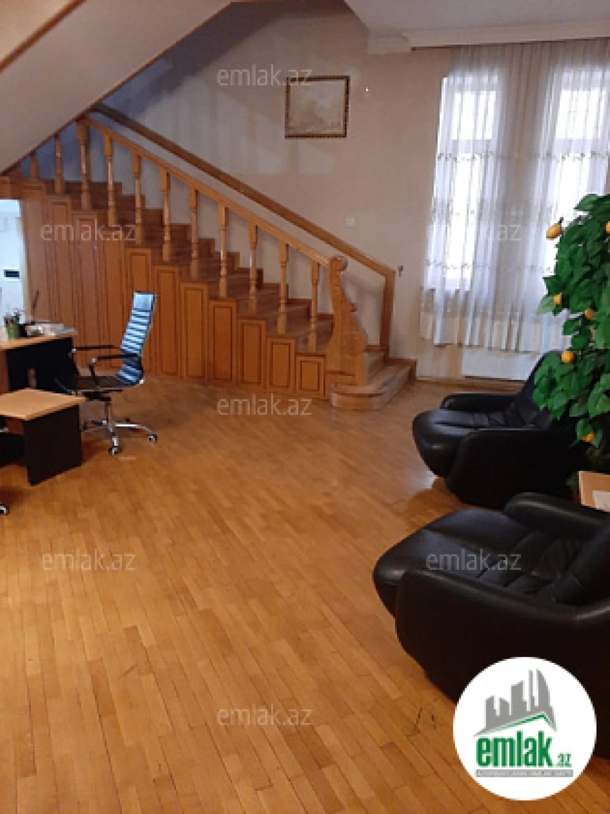 Satılır 8 otaqlı həyət evi 670 m²