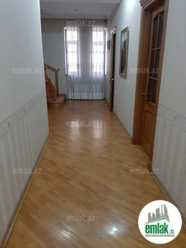 Satılır 8 otaqlı həyət evi 670 m²