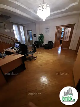 Satılır 8 otaqlı həyət evi 670 m²