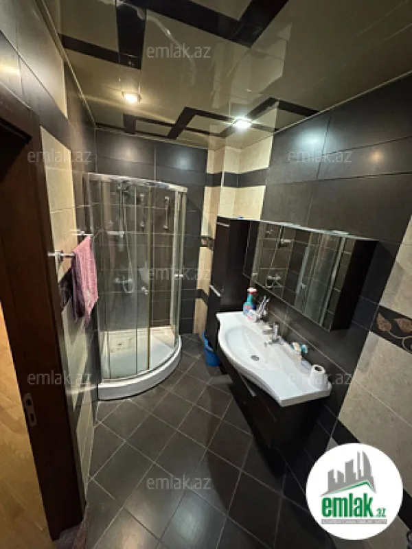 Satılır 3 otaqlı yeni tikili 175 m²