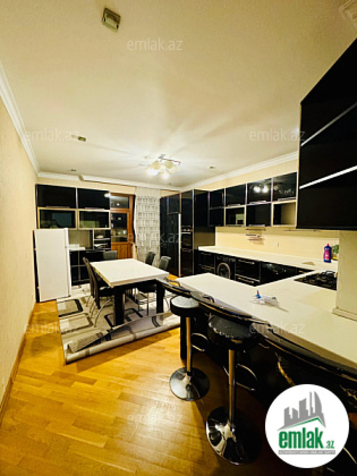 Satılır 3 otaqlı yeni tikili 175 m²