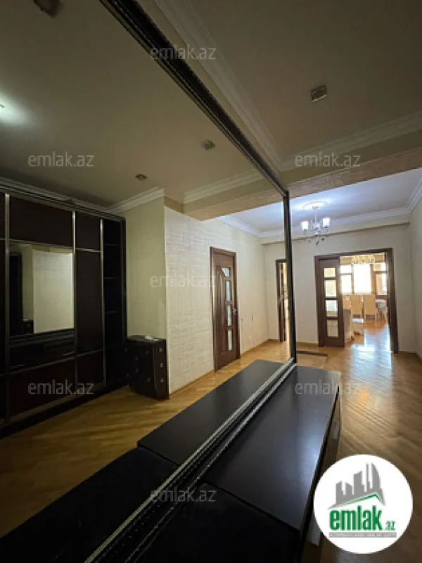 Satılır 3 otaqlı yeni tikili 175 m²