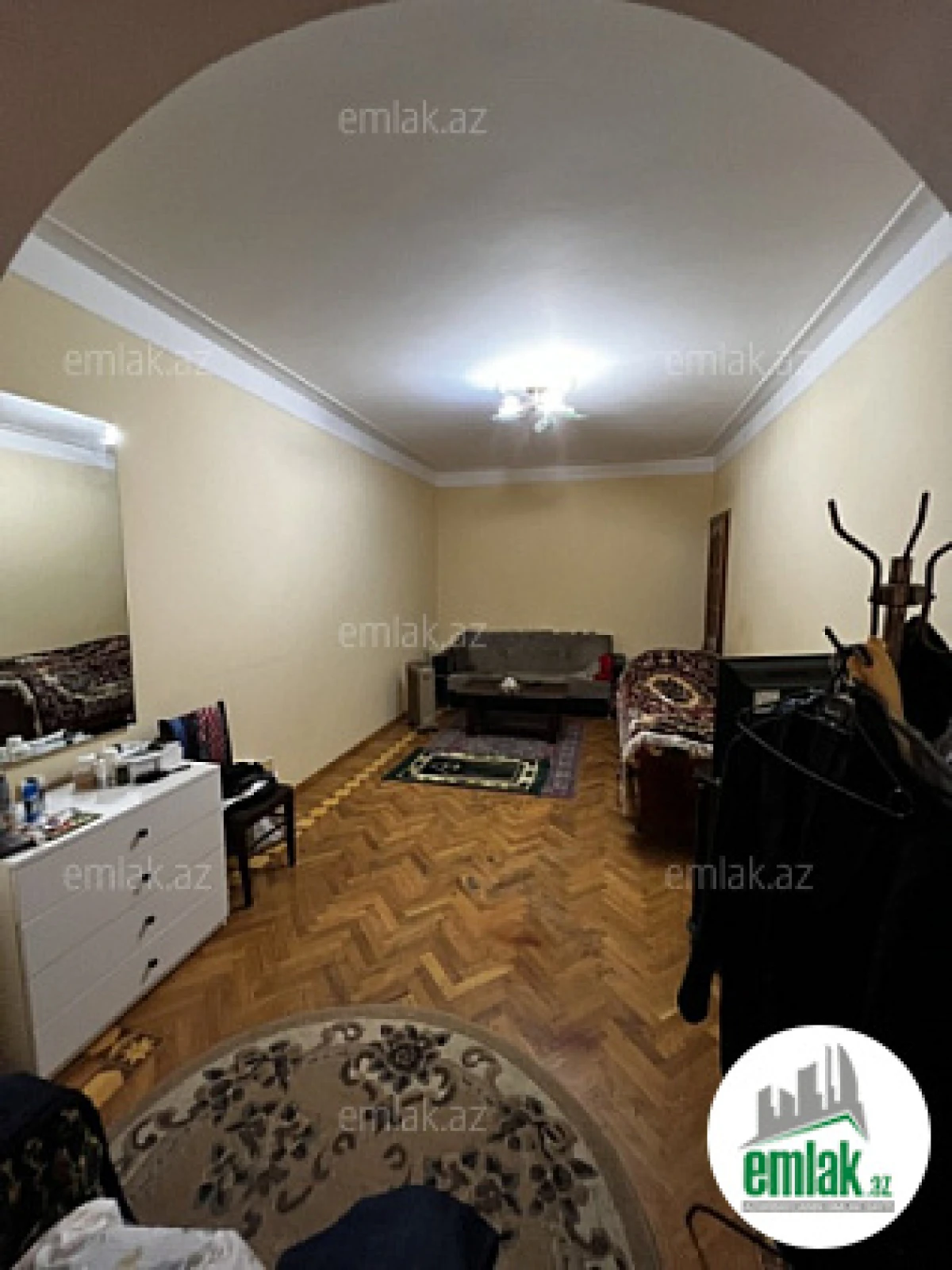 Satılır 1 otaqlı köhnə tikili 35 m²
